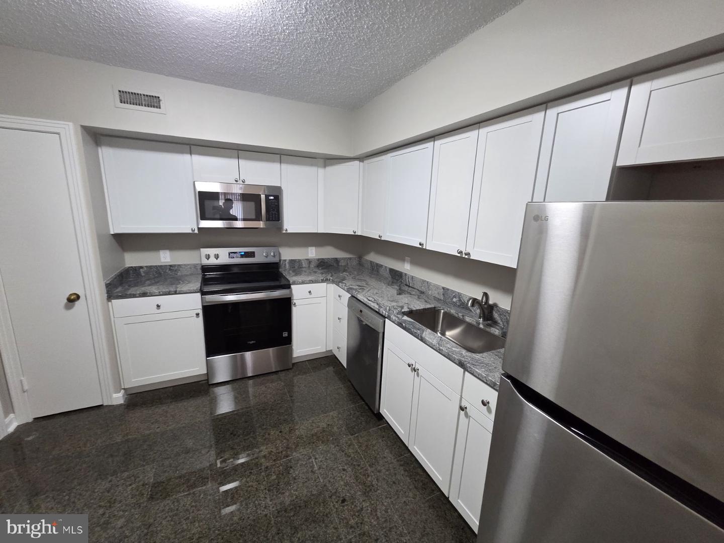 4550 N Park Ave #203 Property Photo 11