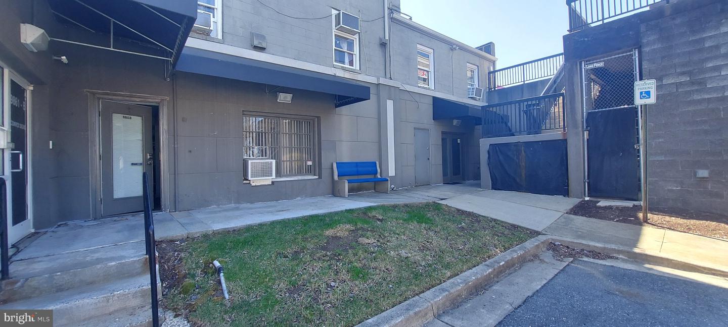 9865 Main St Property Photo 2