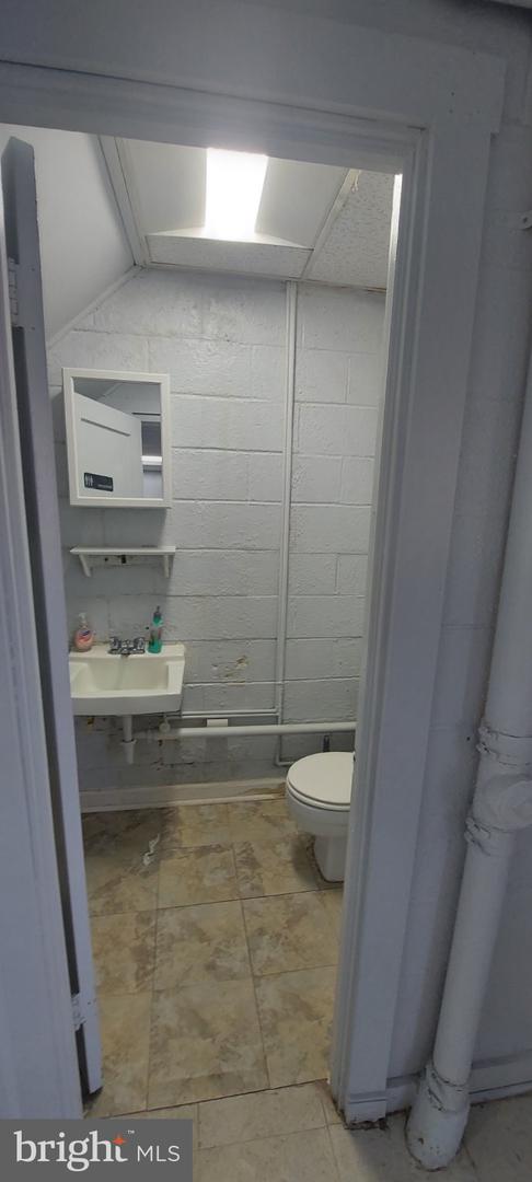 9865 Main St Property Photo 10