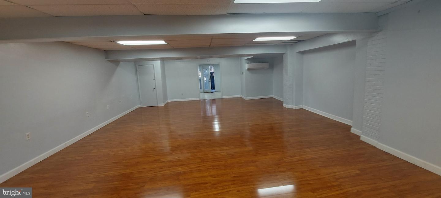 9865 Main St Property Photo 14