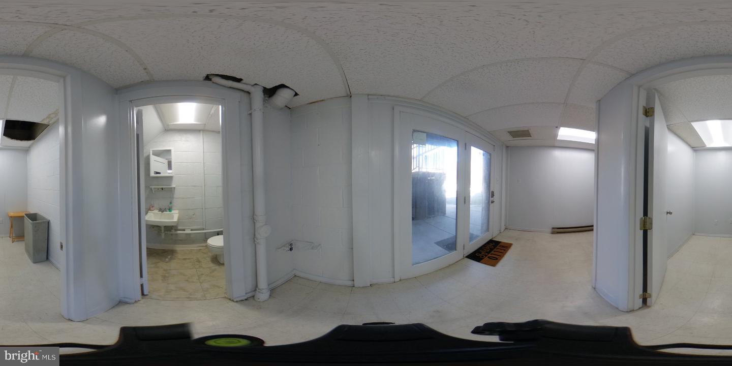 9865 Main St Property Photo 17