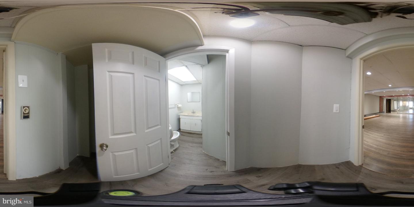 9865 Main St Property Photo 23