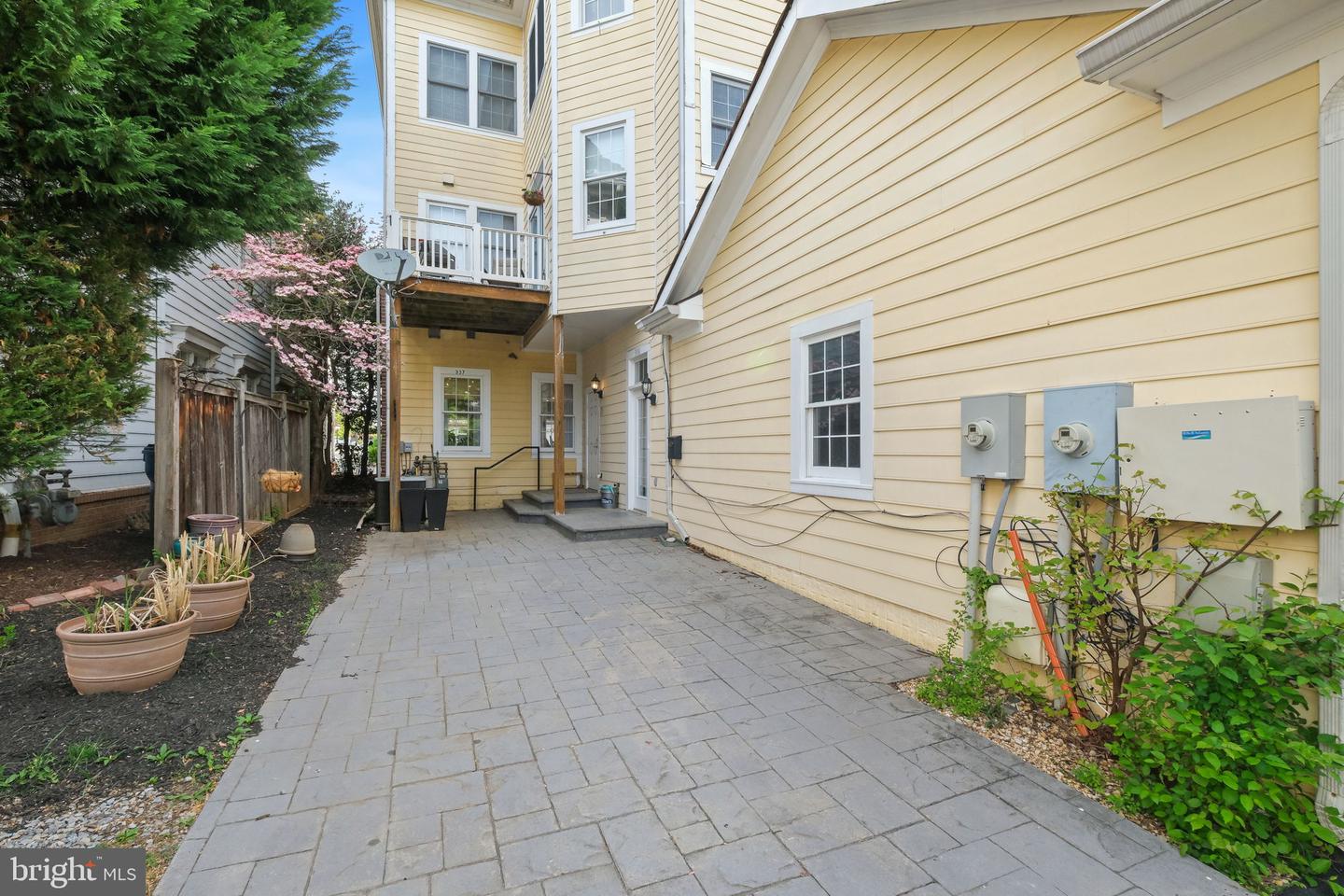 337 Main St Property Photo 15