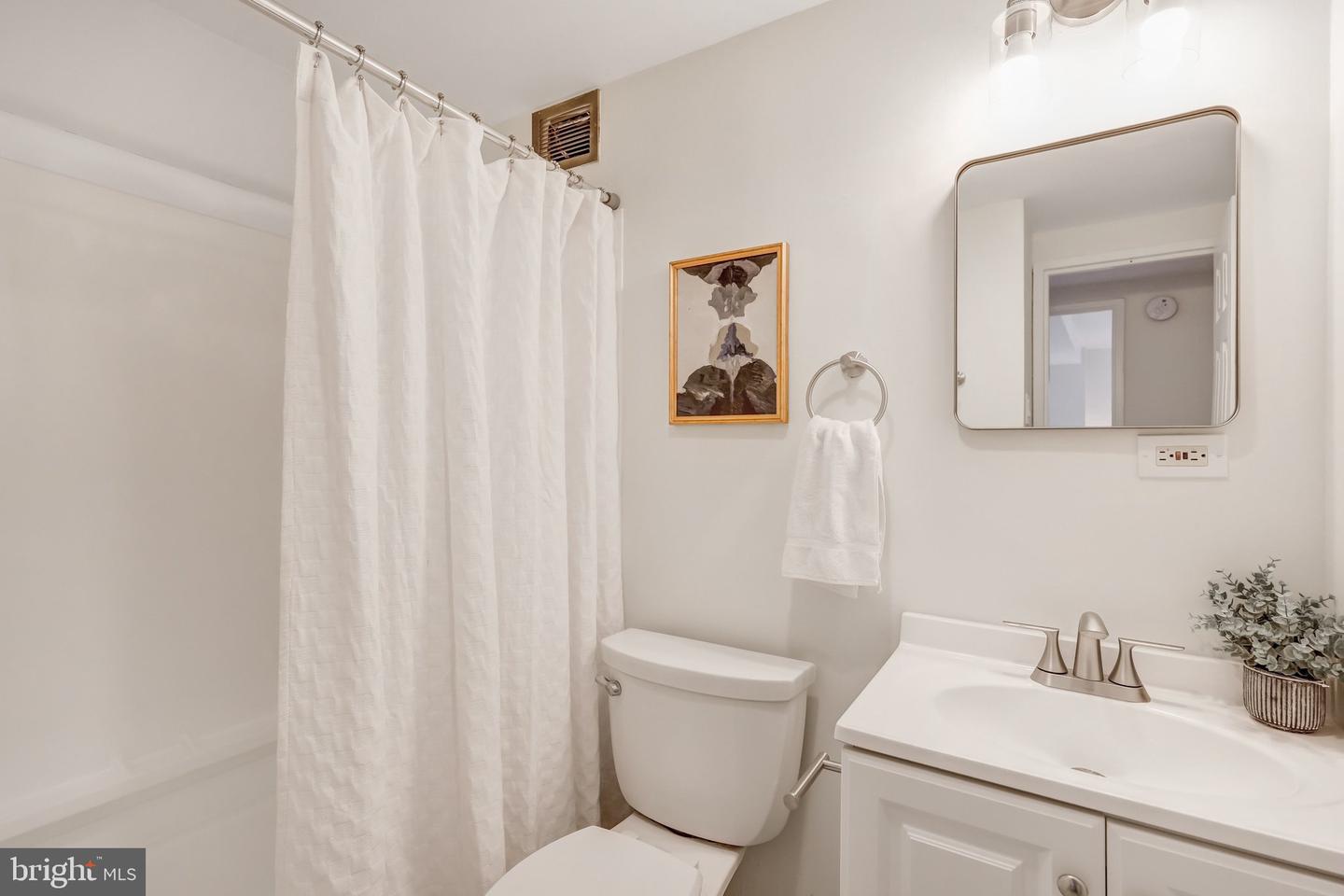 1900 Lyttonsville Rd #504 Property Photo 13