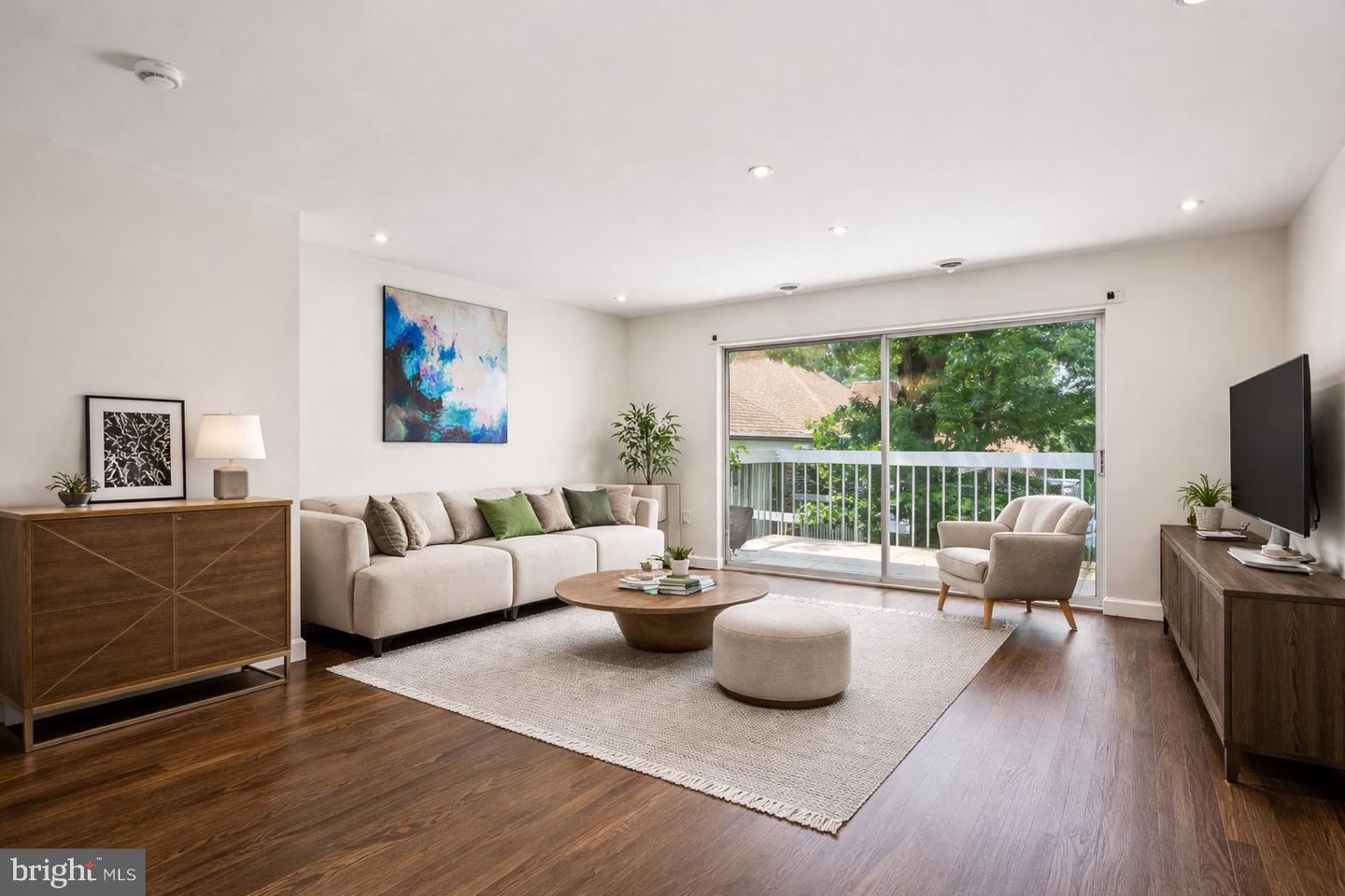 3240 Hewitt Ave #6-3-a Property Photo 1