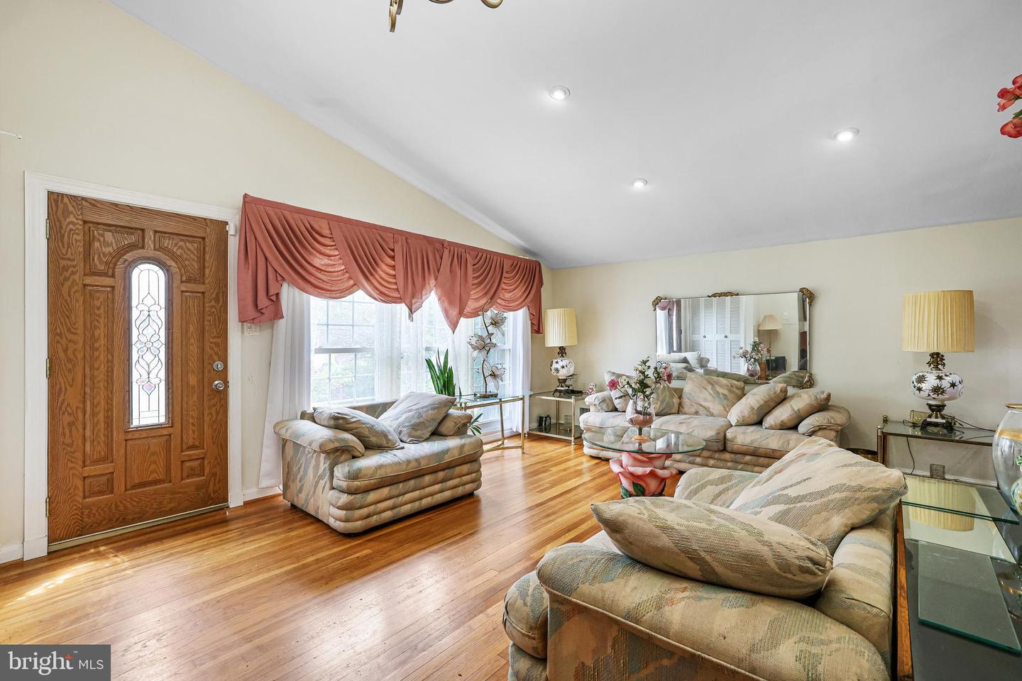 13206 May Ct Property Photo 4