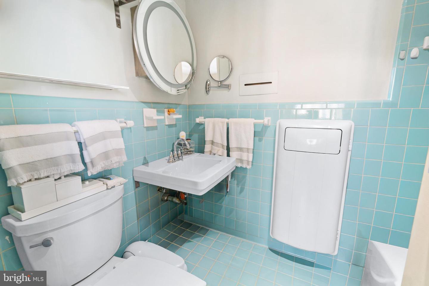 10401 Grosvenor Pl #1009 Property Photo 15
