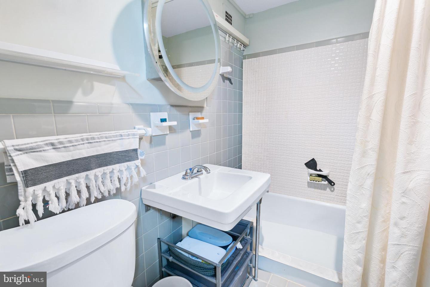 10401 Grosvenor Pl #1009 Property Photo 17