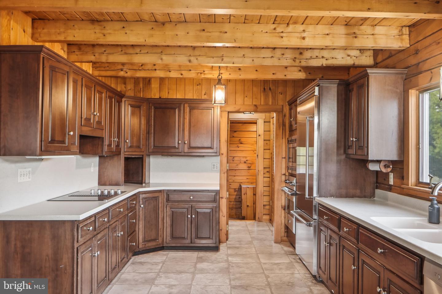 21142 Westerly Rd Property Photo 4
