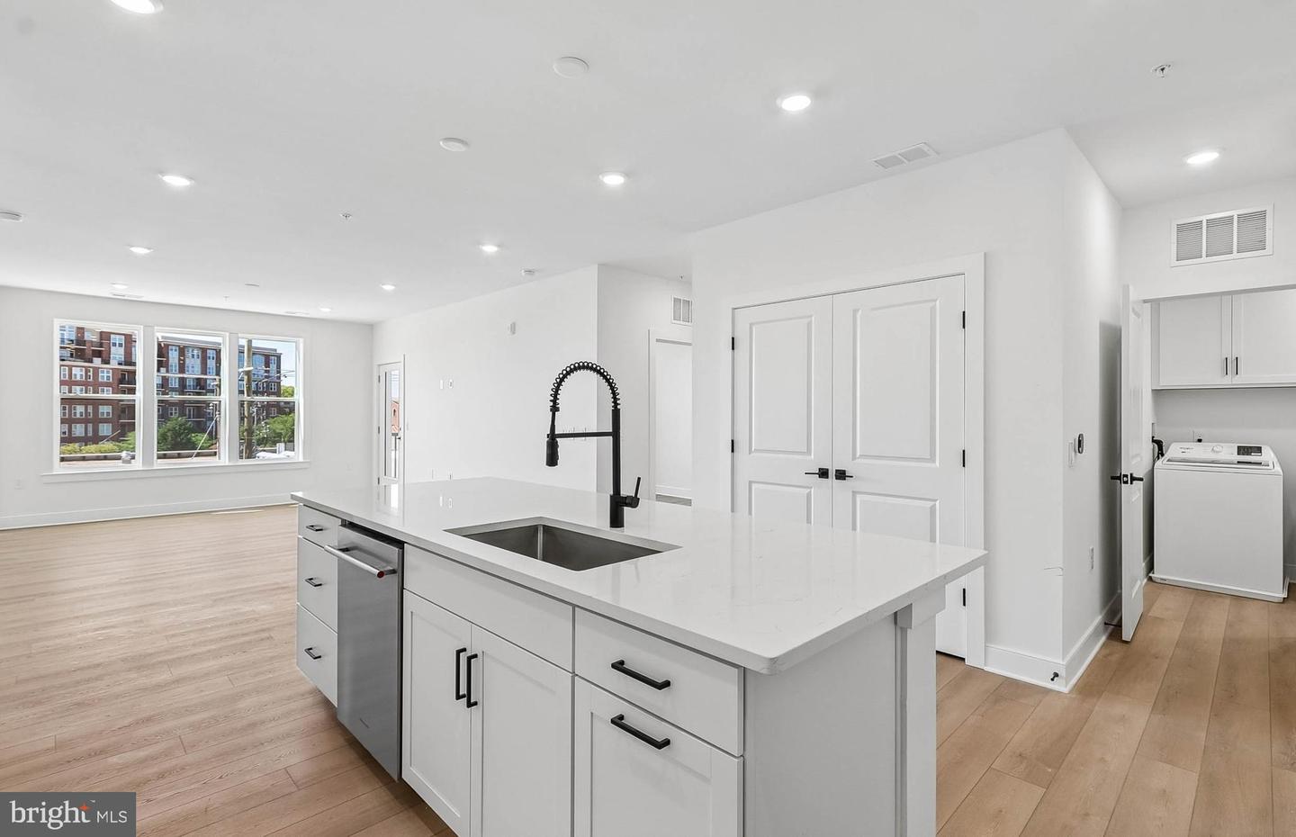 1121 Fortune Ter #303 Property Photo 8