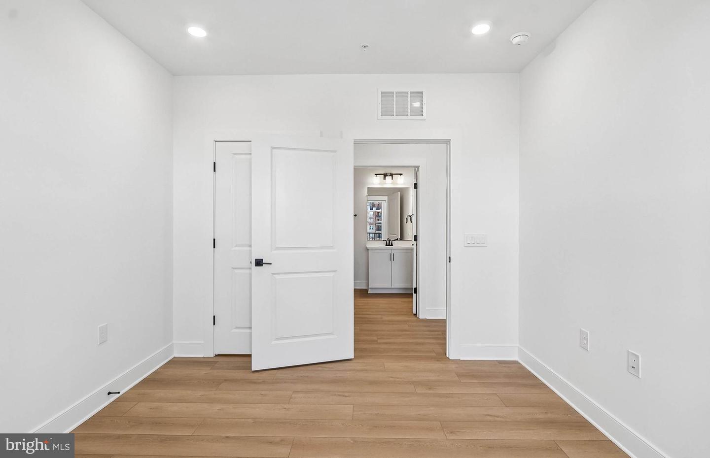 1121 Fortune Ter #303 Property Photo 29