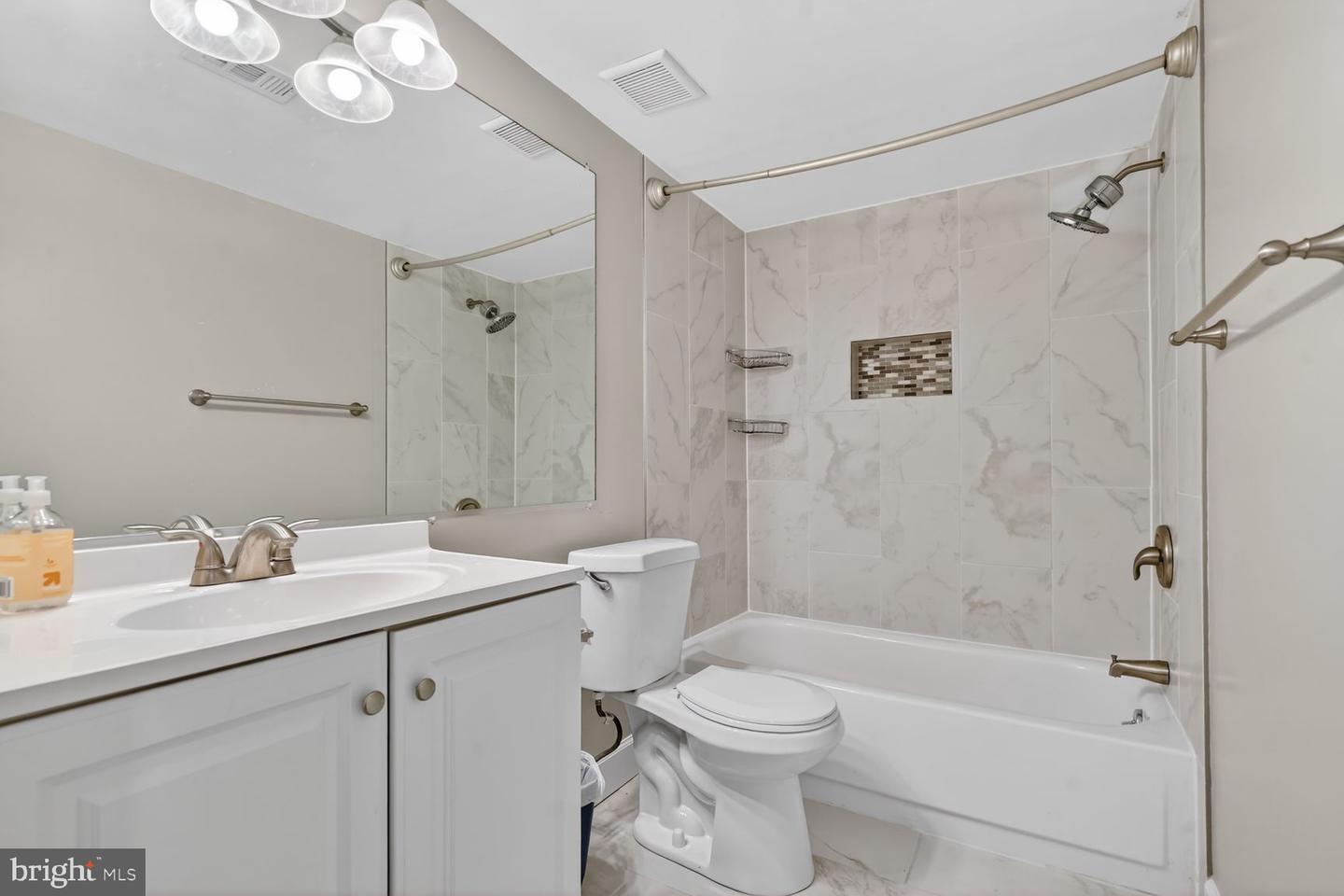 2004 Coleridge Dr #20-201 Property Photo 12