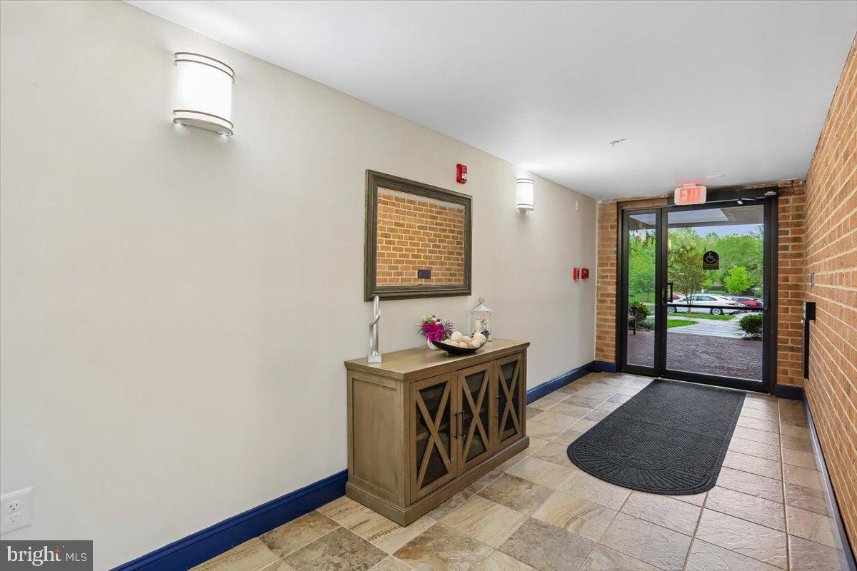 15210 Elkridge Way #91-2e Property Photo 3