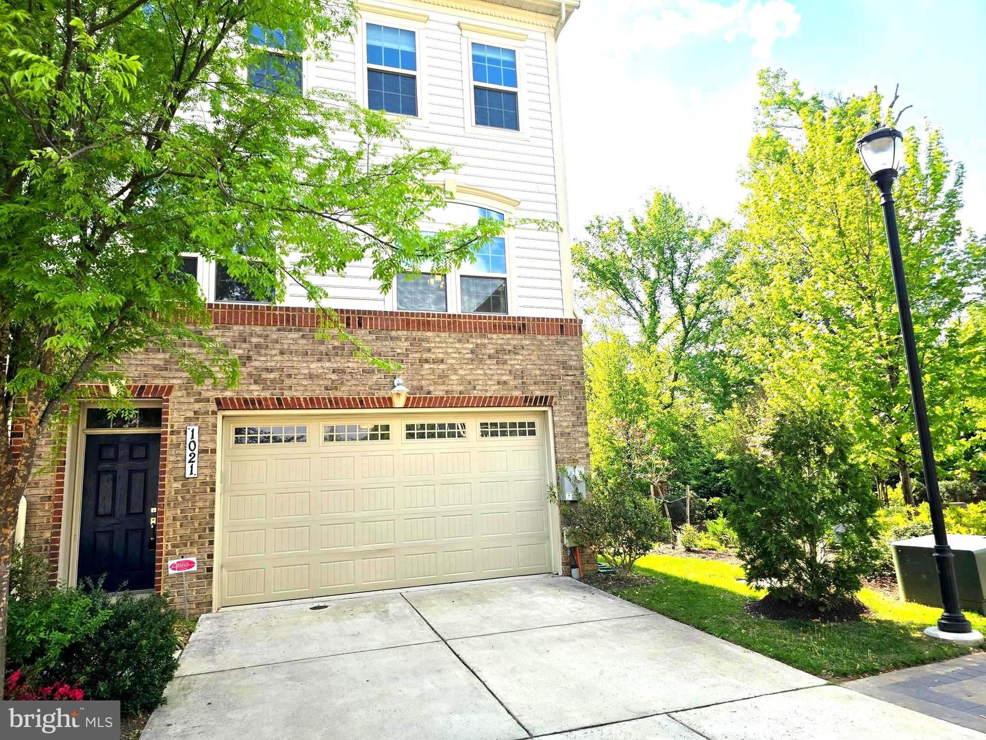 1021 Mutual Pl Property Photo 1