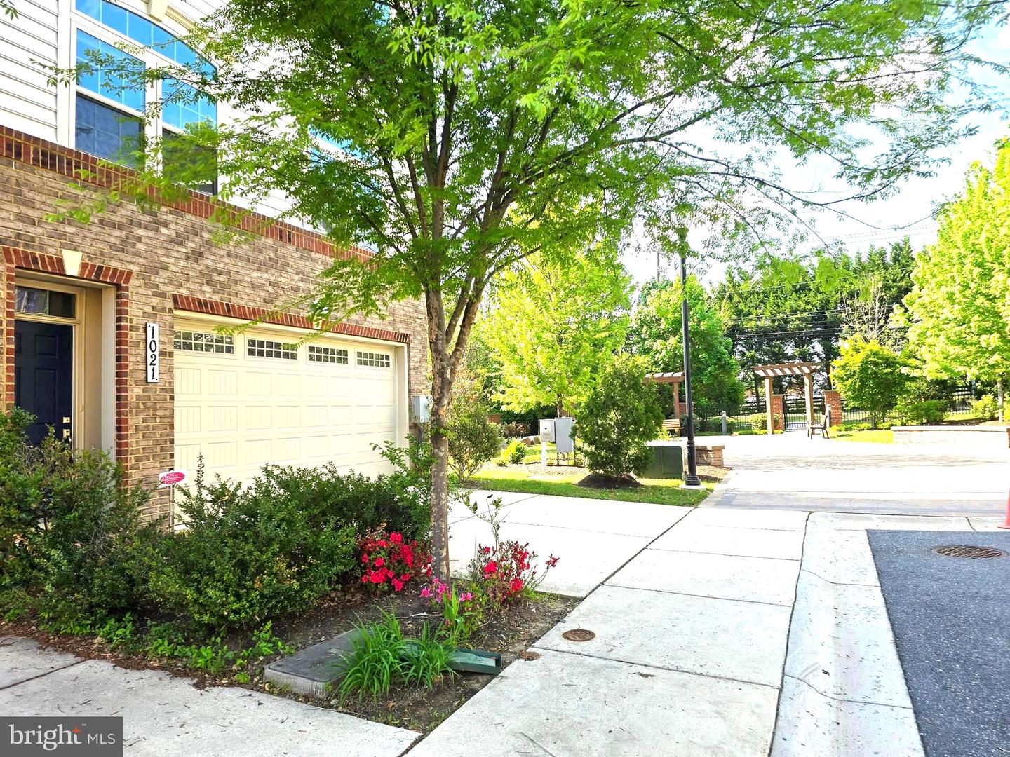 1021 Mutual Pl Property Photo 3