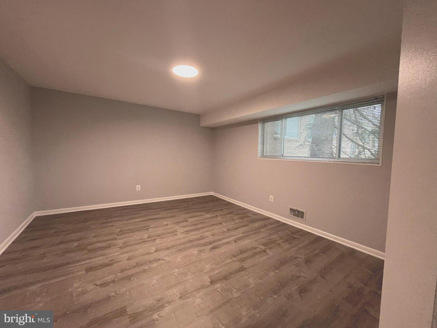 10500 Weymouth St #104 Property Photo 11