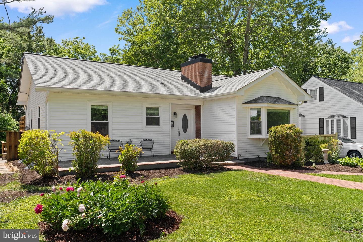 8 OAK AVE Property Photo 1