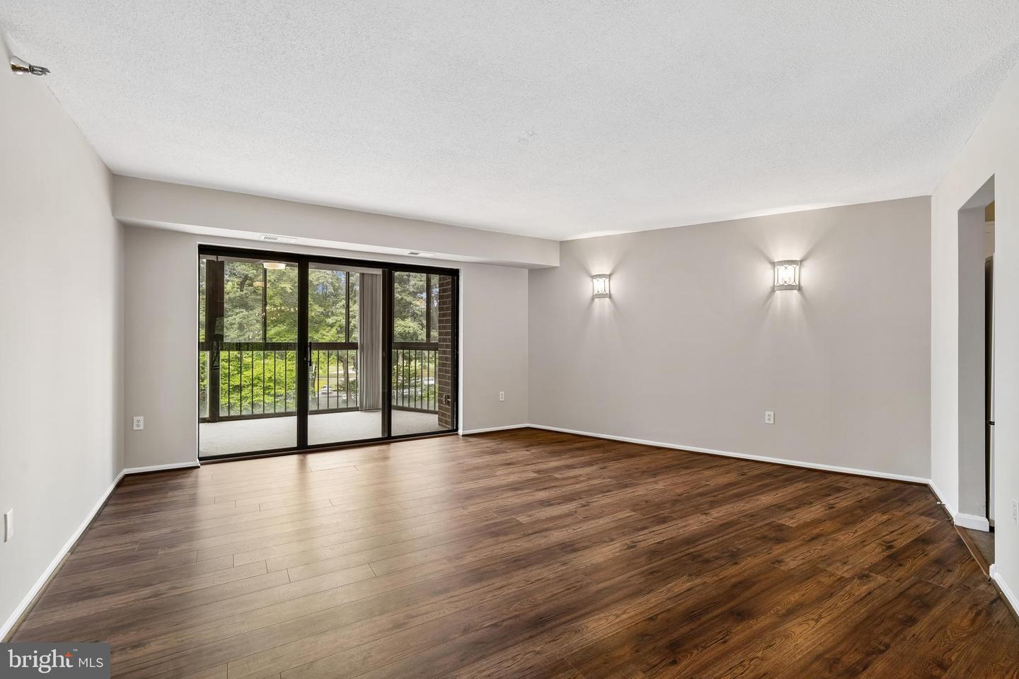 15107 Interlachen Dr #2-303 Property Photo 3