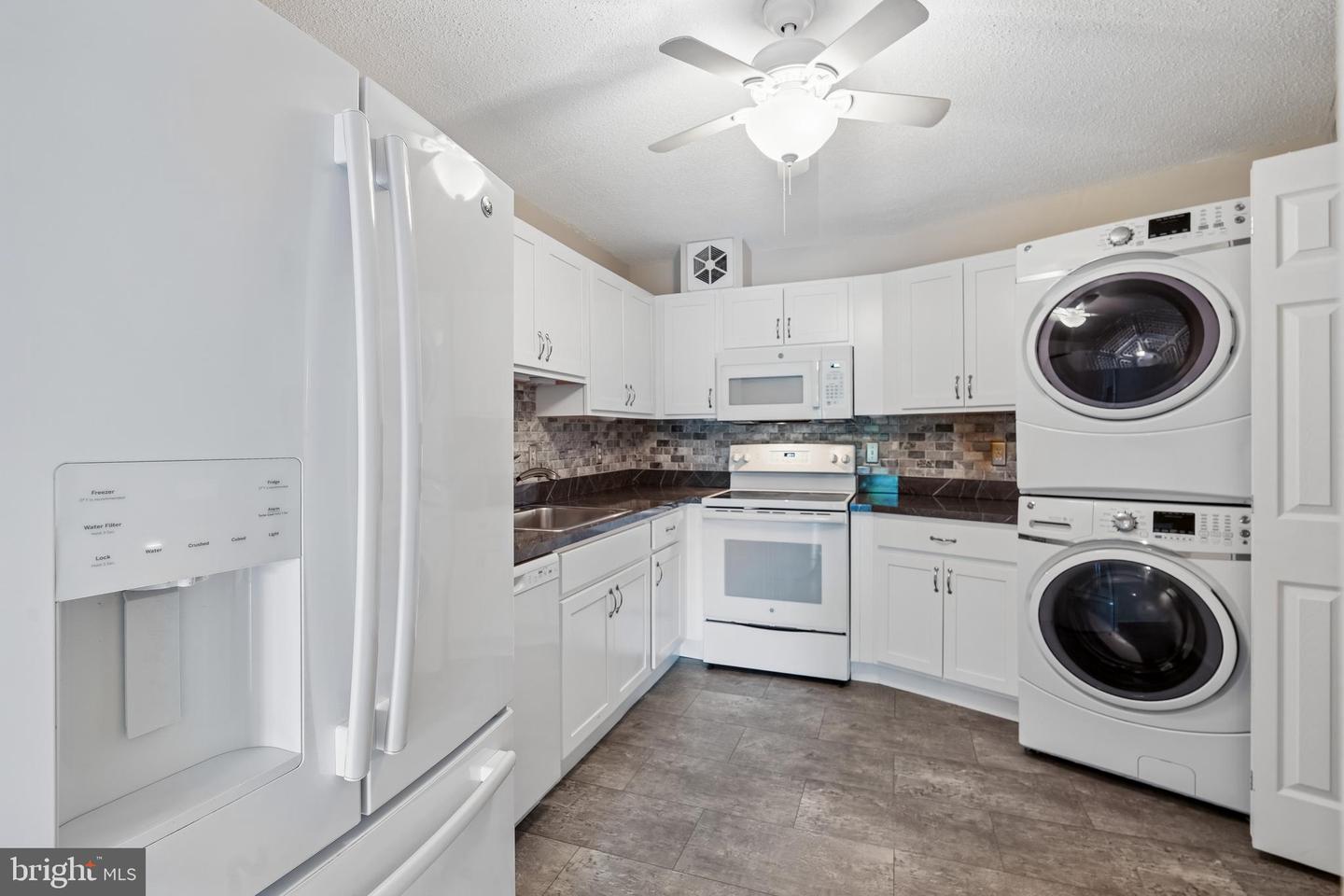 15107 Interlachen Dr #2-303 Property Photo 6