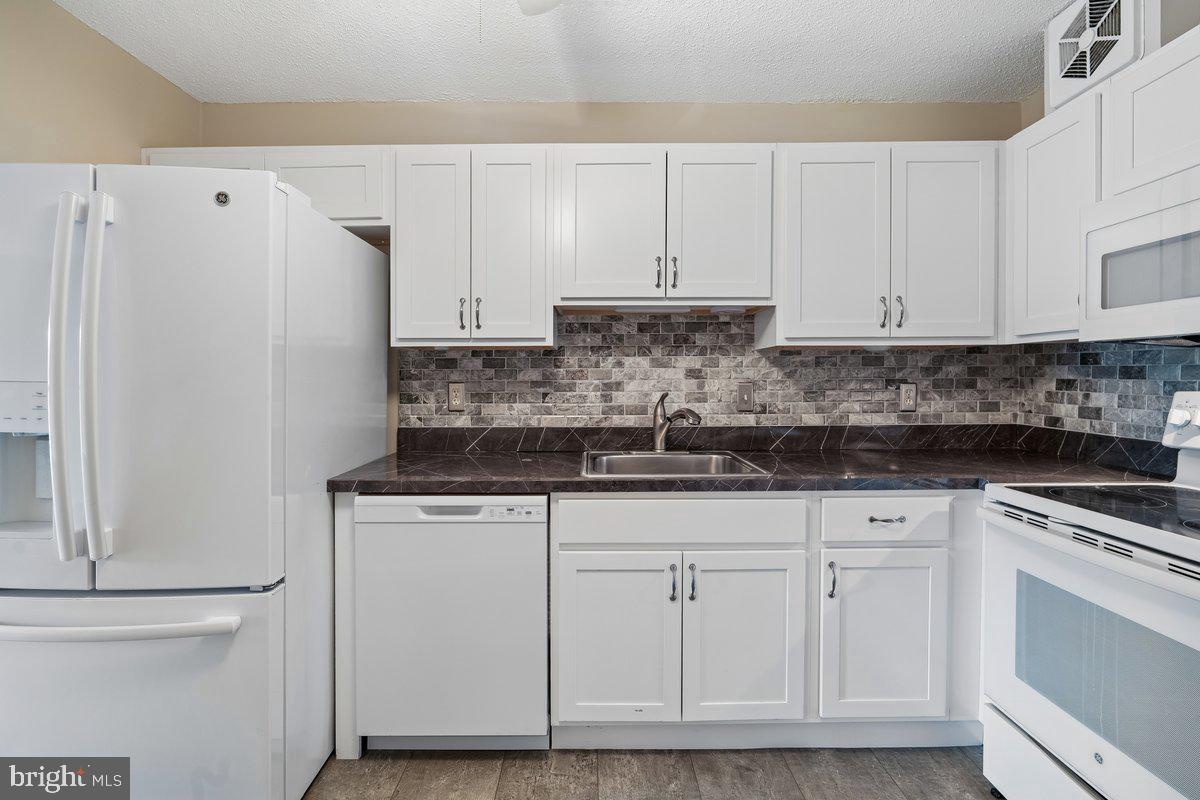 15107 Interlachen Dr #2-303 Property Photo 7