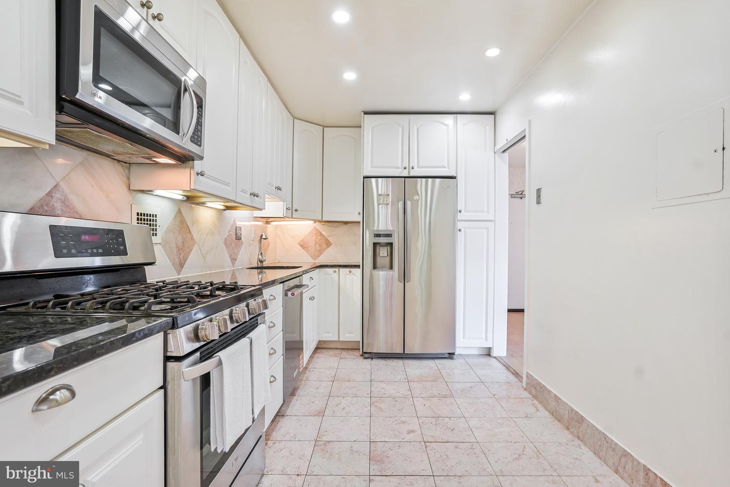 5500 Friendship Blvd #2414n Property Photo 17