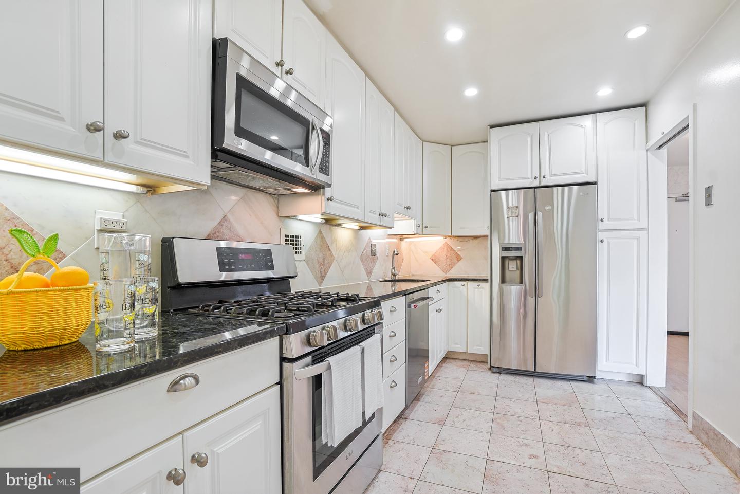 5500 Friendship Blvd #2414n Property Photo 21
