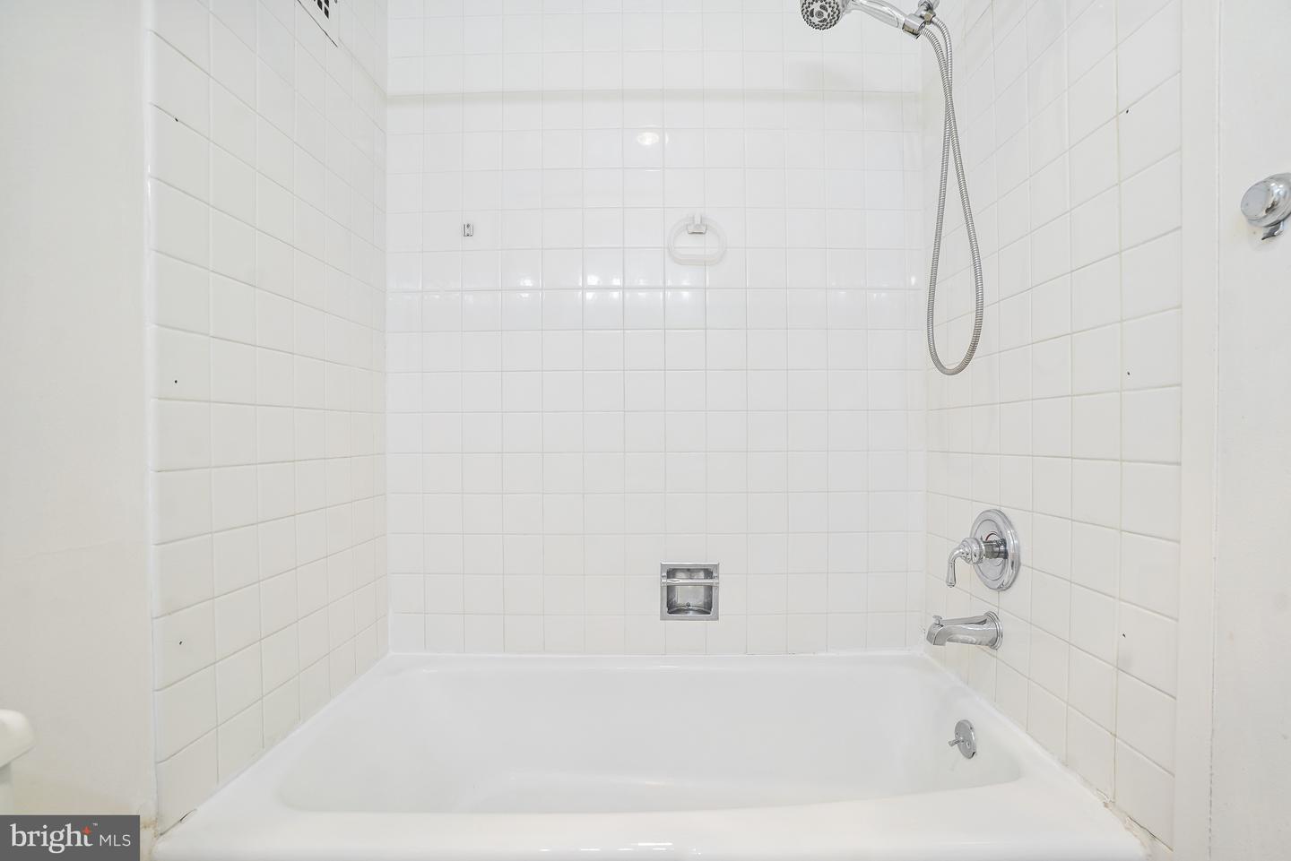 5500 Friendship Blvd #2414n Property Photo 27