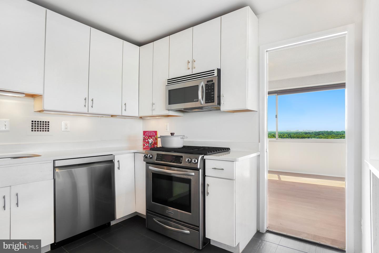 5500 Friendship Blvd #2017n Property Photo 18