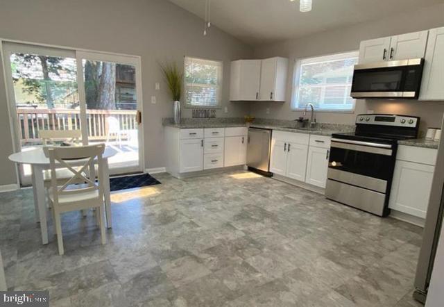 1507 Jasper St Property Photo 2