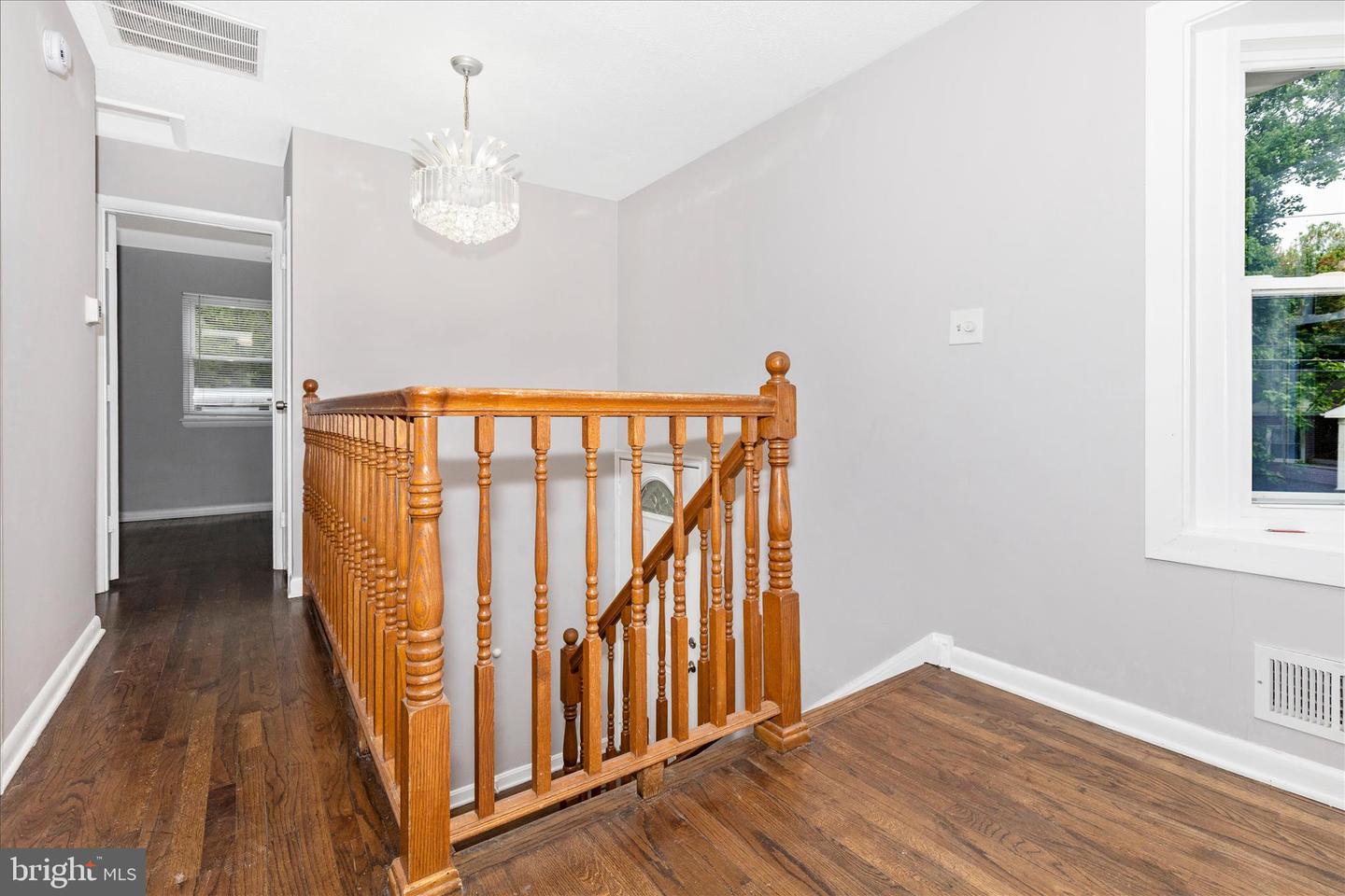 1507 Jasper St Property Photo 3