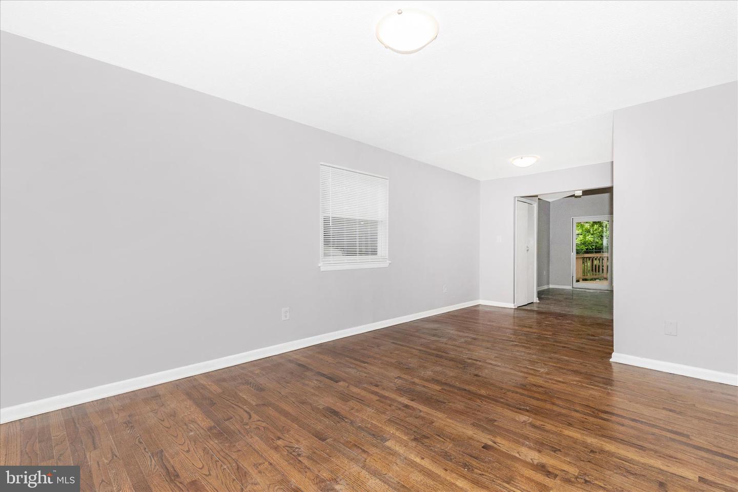 1507 Jasper St Property Photo 4