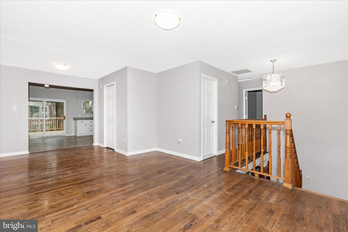 1507 Jasper St Property Photo 5