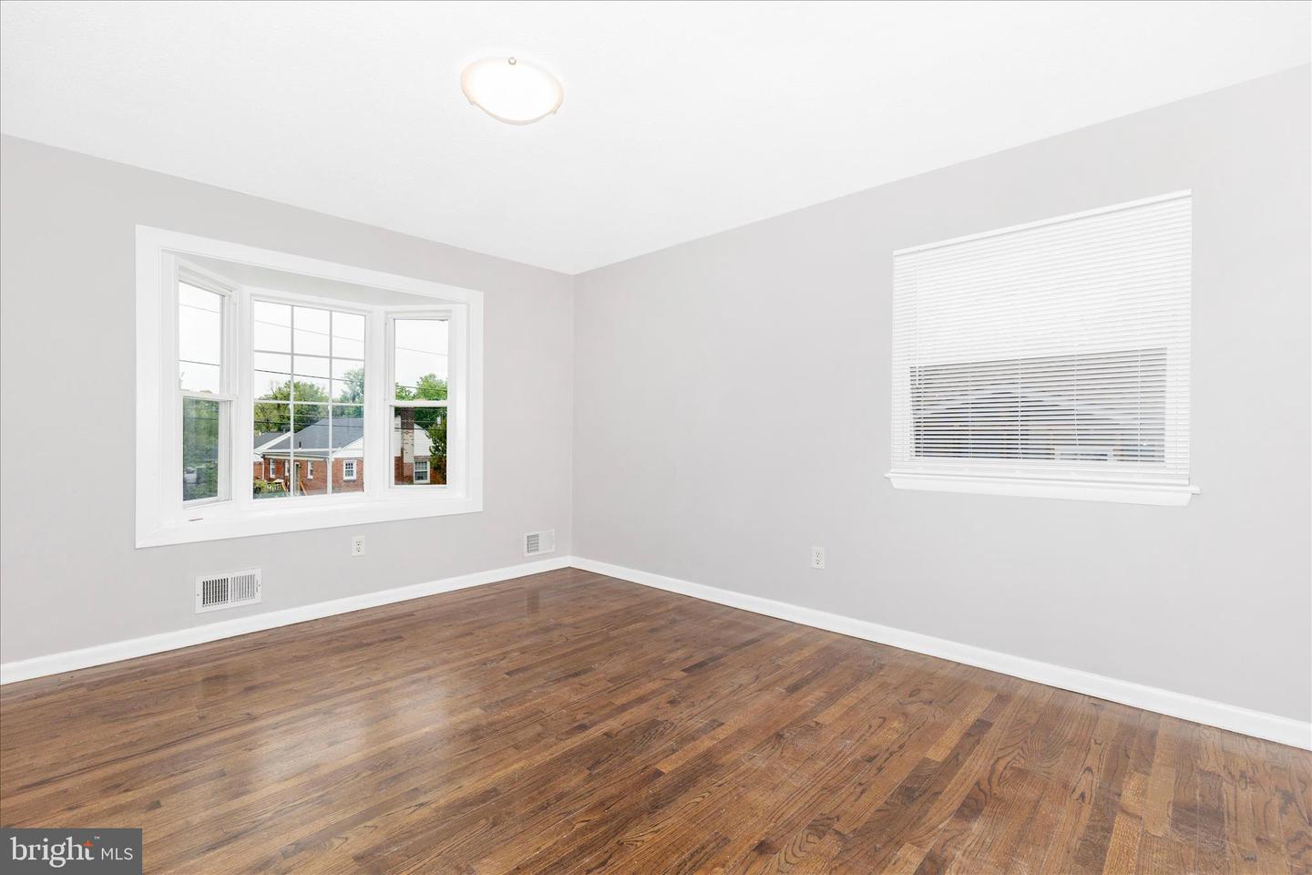 1507 Jasper St Property Photo 6