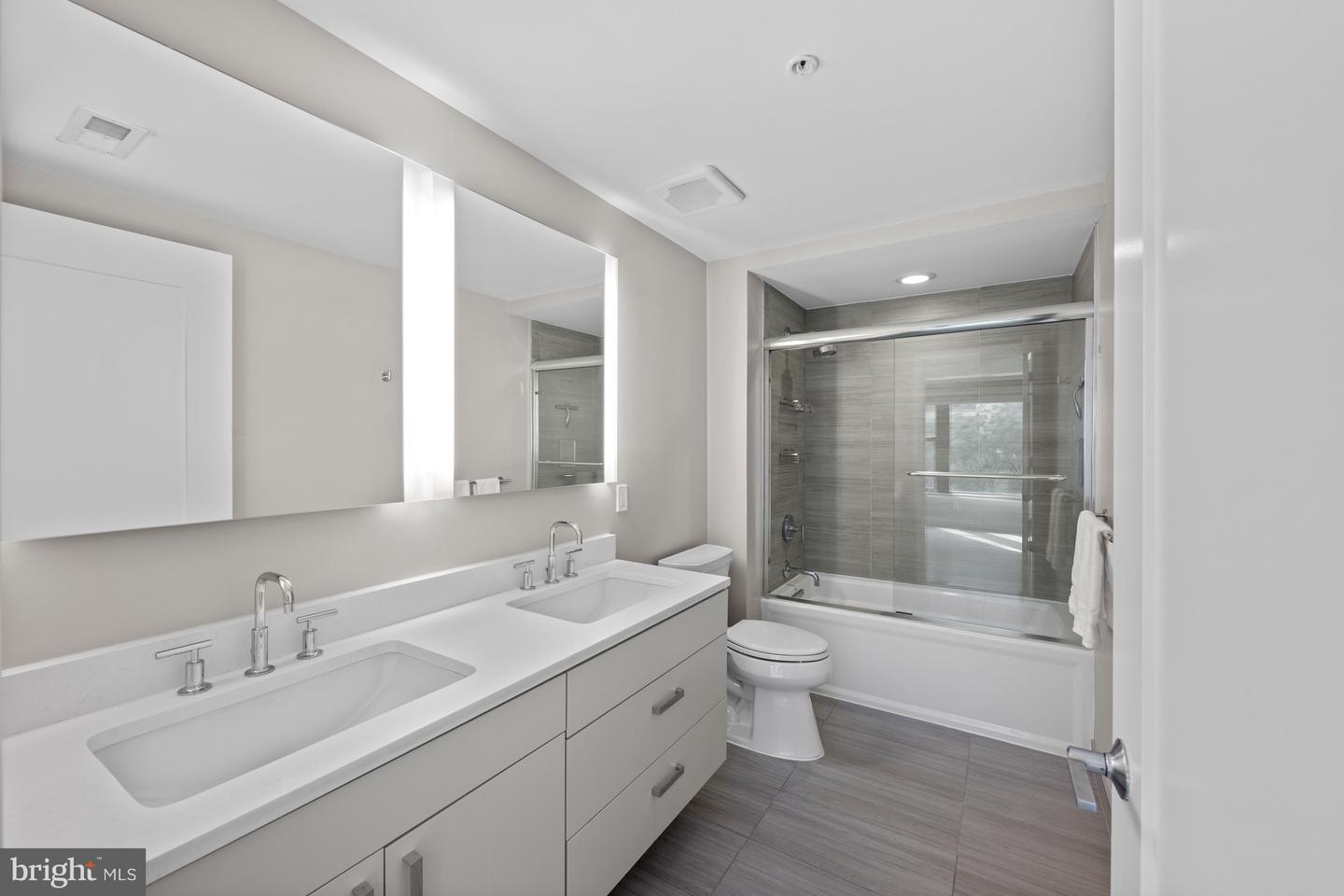 8302 Woodmont Ave #305 Property Photo 6