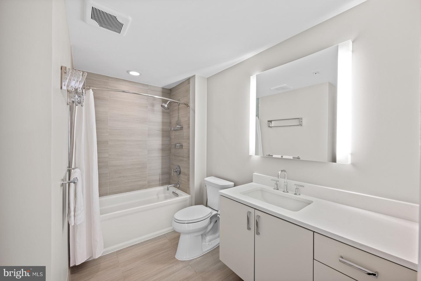 8302 Woodmont Ave #305 Property Photo 9