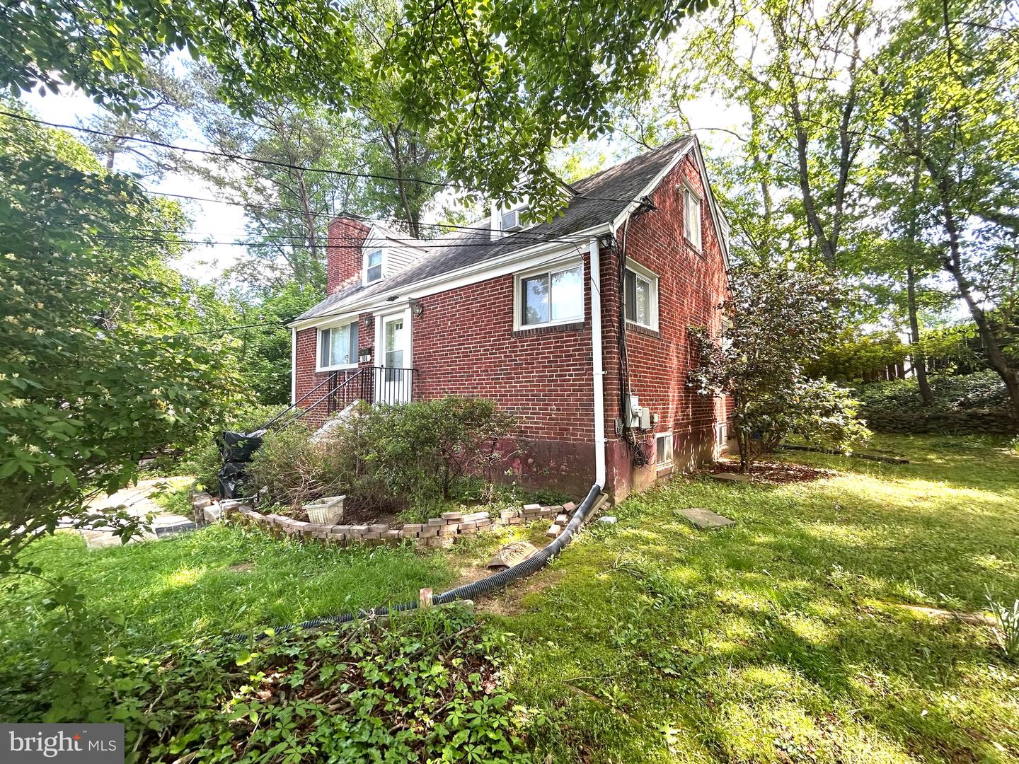 906 Dryden Ct Property Photo 2