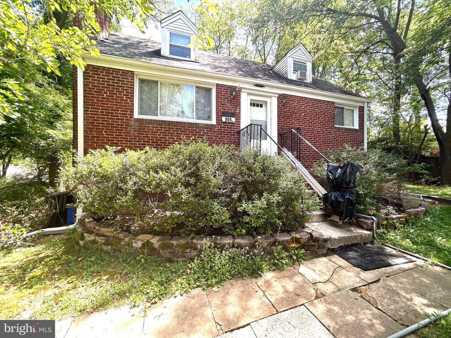 906 Dryden Ct Property Photo 3