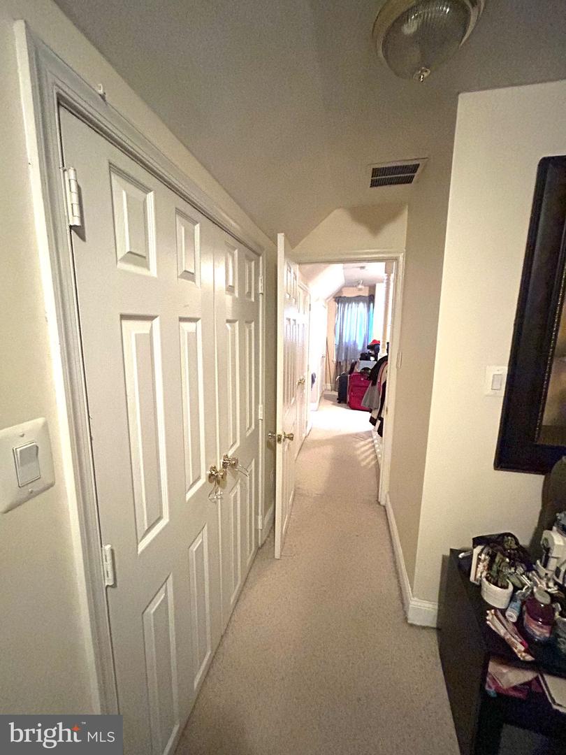 906 Dryden Ct Property Photo 8
