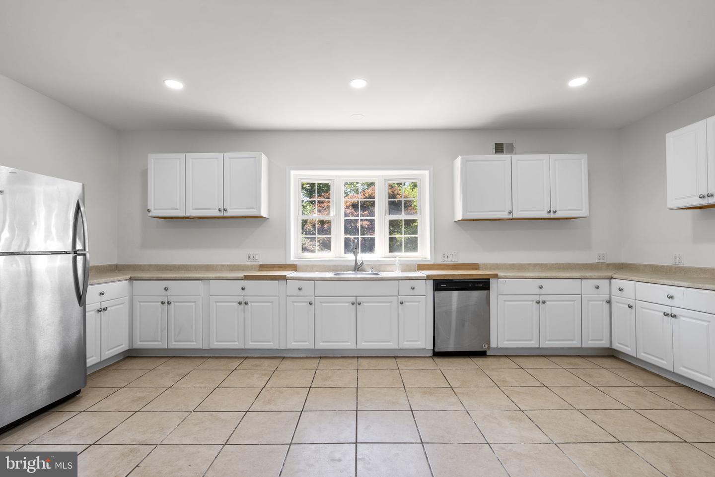 24000 Clarksburg Rd Property Photo 13