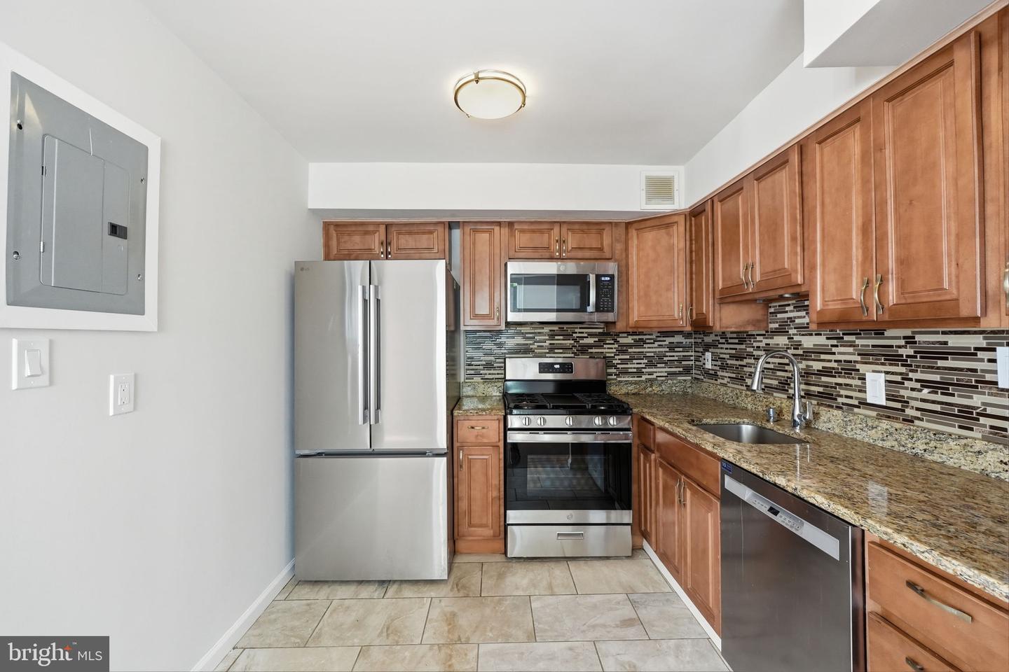 95 E Wayne Ave #101 Property Photo 6