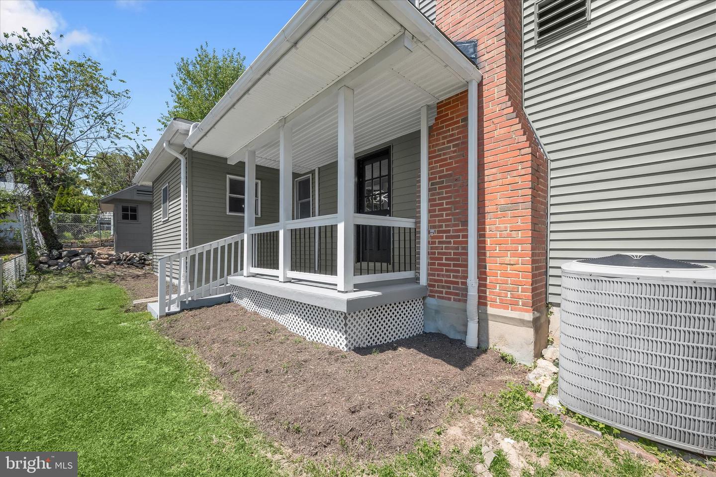 10128 Hereford Pl Property Photo 53