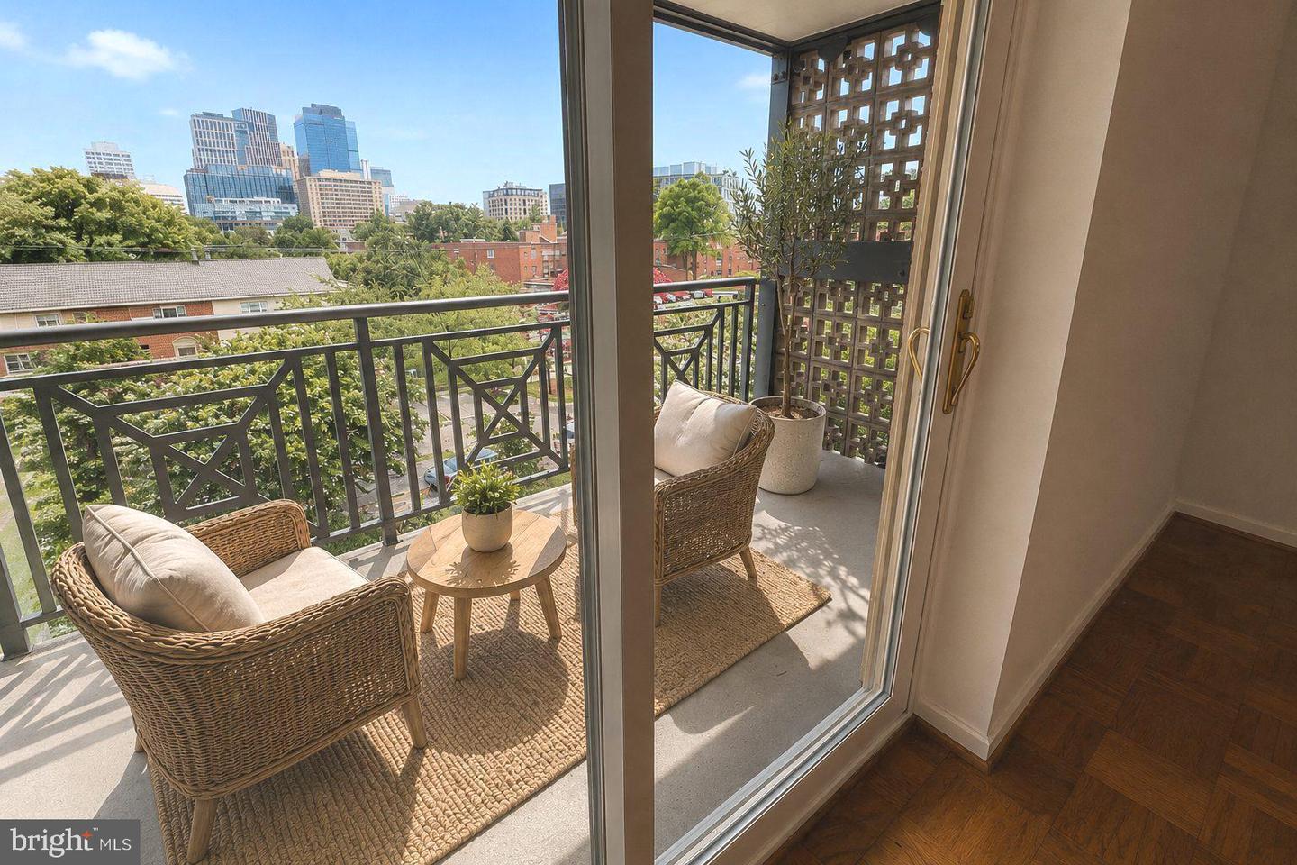 4800 Chevy Chase Dr #404 Property Photo 9