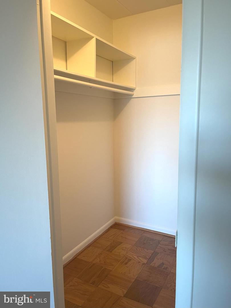 4800 Chevy Chase Dr #404 Property Photo 12
