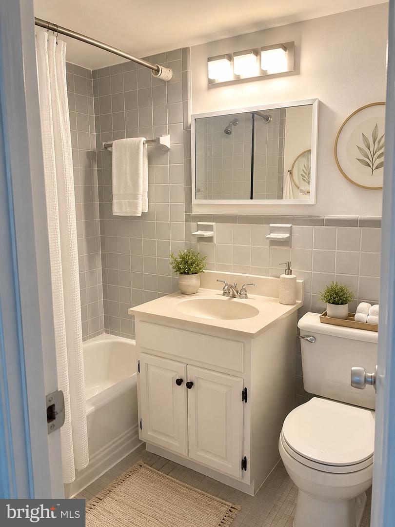 4800 Chevy Chase Dr #404 Property Photo 13