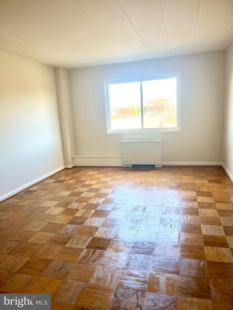 4800 Chevy Chase Dr #404 Property Photo 17