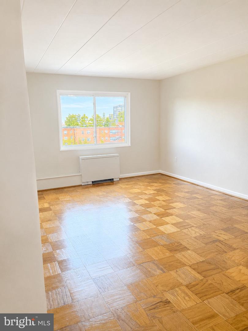 4800 Chevy Chase Dr #404 Property Photo 18