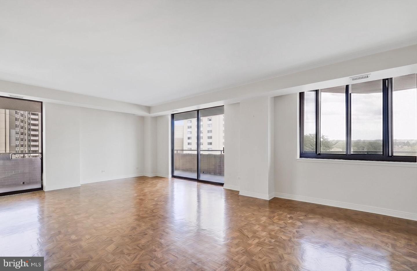 4550 N Park Ave #910 Property Photo 8