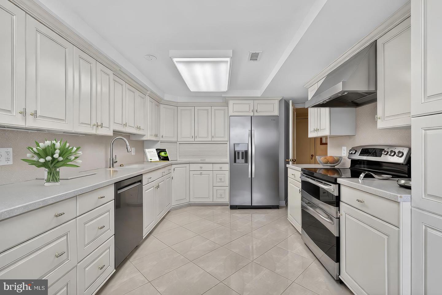 4550 N Park Ave #910 Property Photo 13