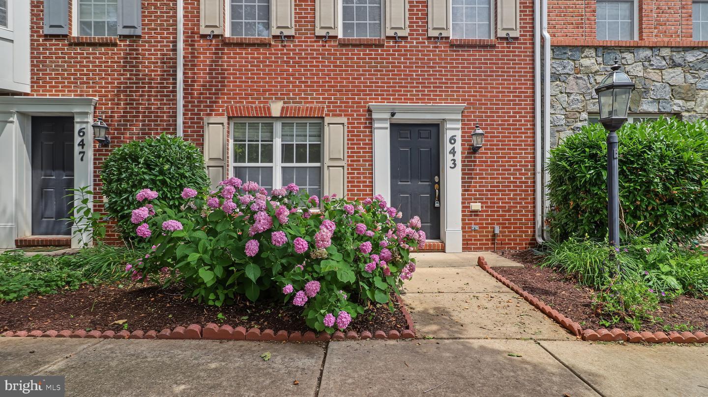643 Pullman Pl Property Photo 2