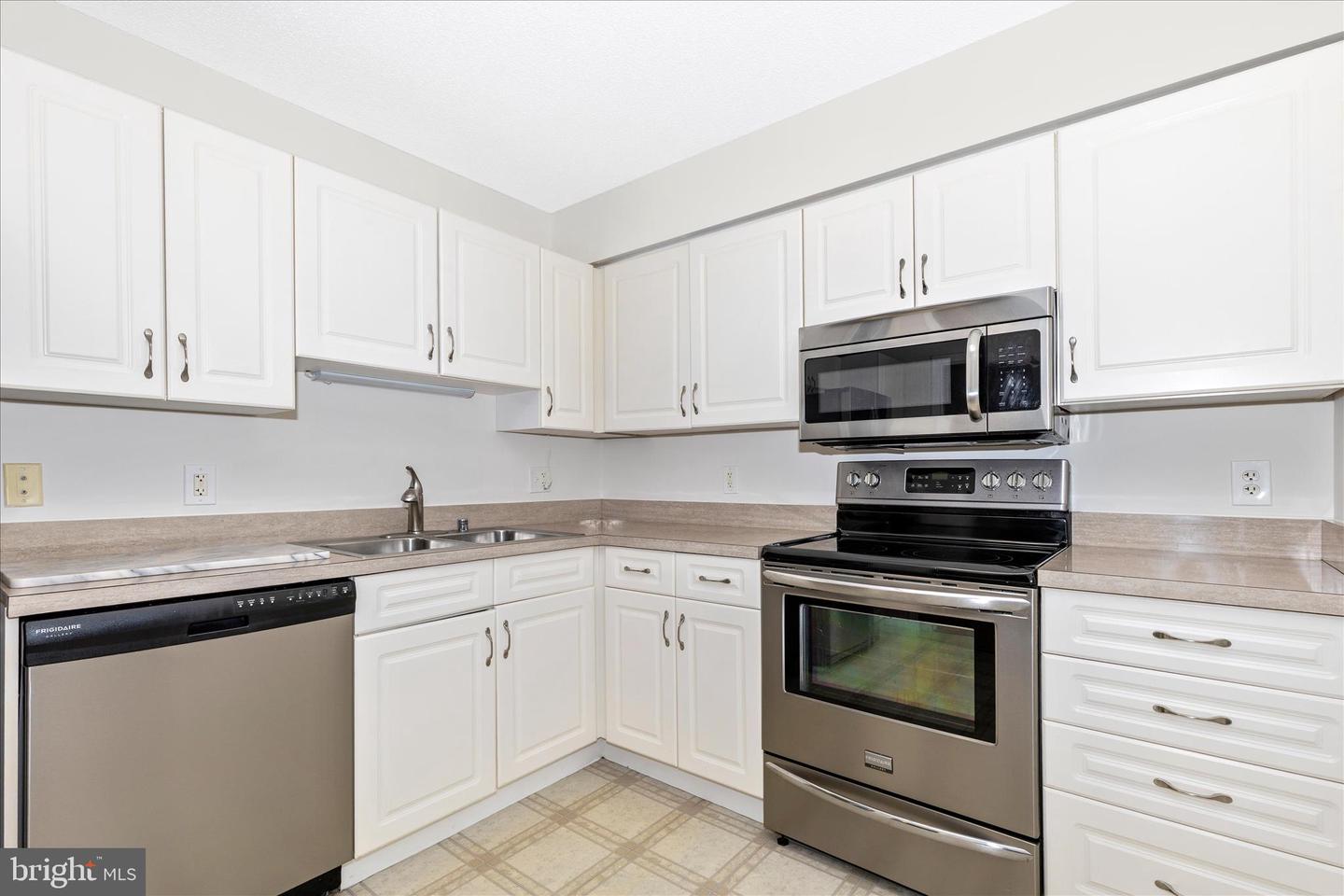 14809 Pennfield Cir #309 Property Photo 3